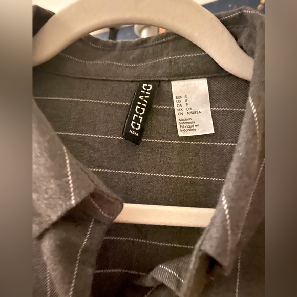 ⭕️ BOGO! Oversized Flannel Shirt Grey in Dark gray/pinstriped - Picture 9 of 9